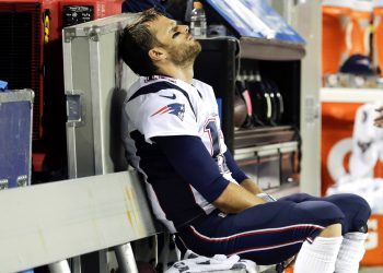 Tom Brady sit on the bench as his team gets swept by the Bills